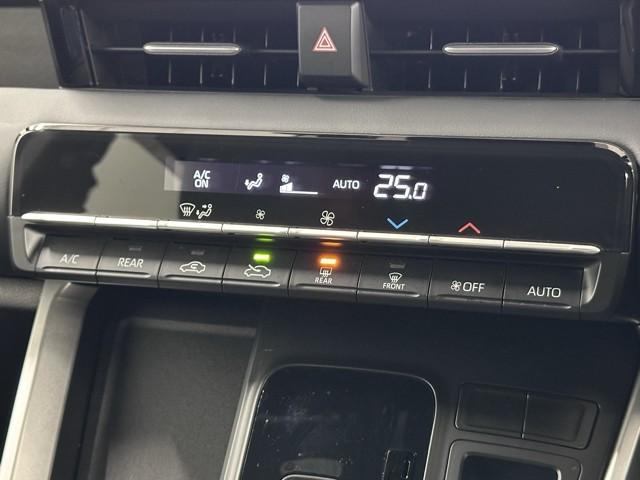 ノア ハイブリッドＳ－Ｇ　クルーズコントロール　フルセグＴＶ　Ｗエアコン　両側パワースライドドア　ＤＶＤ　ＬＥＤライト　ワンオーナー　ＥＴＣ　バックカメラ　メモリーナビ　４ＷＤ　スマートキー　衝突被害軽減システム　３列シート（9枚目）