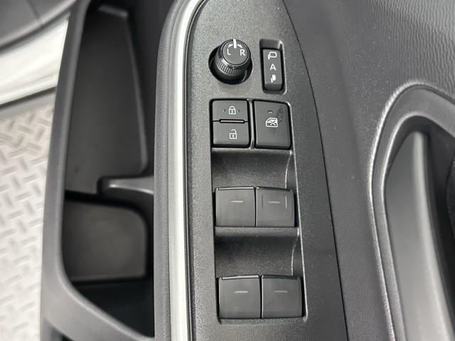 ノア ハイブリッドＳ－Ｇ　クルーズコントロール　フルセグＴＶ　Ｗエアコン　両側パワースライドドア　ＤＶＤ　ＬＥＤライト　ワンオーナー　ＥＴＣ　バックカメラ　メモリーナビ　４ＷＤ　スマートキー　衝突被害軽減システム　３列シート（15枚目）