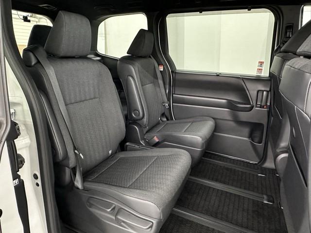 ノア ハイブリッドＳ－Ｇ　クルーズコントロール　フルセグＴＶ　Ｗエアコン　両側パワースライドドア　ＤＶＤ　ＬＥＤライト　ワンオーナー　ＥＴＣ　バックカメラ　メモリーナビ　４ＷＤ　スマートキー　衝突被害軽減システム　３列シート（17枚目）