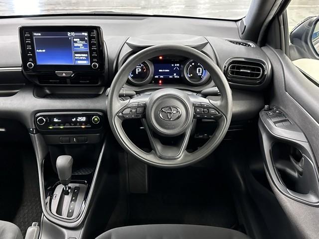 ヤリス G 点検記録簿 Bカメラ エアコン 地デジ スマートキー&プッシュスタート ドライブレコーダー LEDヘッド イモビ 横滑り防止システム クルーズC ABS パワーウィンドウ パワーステアリング TV(4枚目)