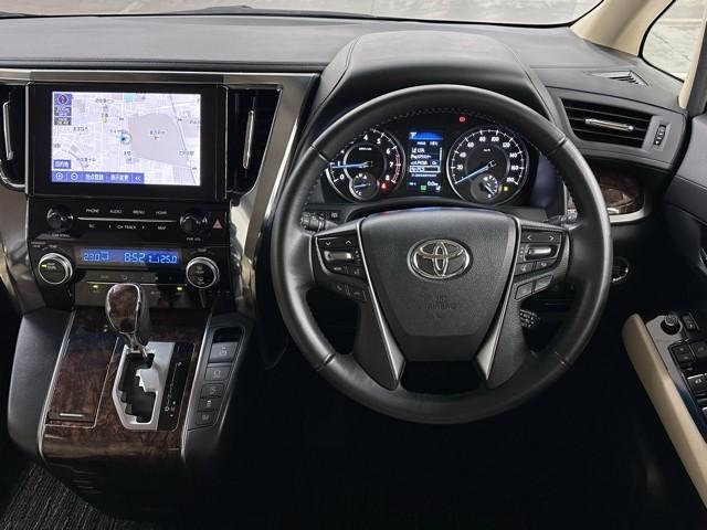 アルファード ２．５Ｘ　１オーナー　地デジ　フルフラット　クルコン　ＬＥＤ　ミュージックプレイヤー接続可　エアバッグ　バックカメラ　ＥＴＣ　ＡＢＳ　ドラレコ　ナビ＆ＴＶ　オートエアコン　ダブルエアコン　盗難防止装置　４ＷＤ（4枚目）