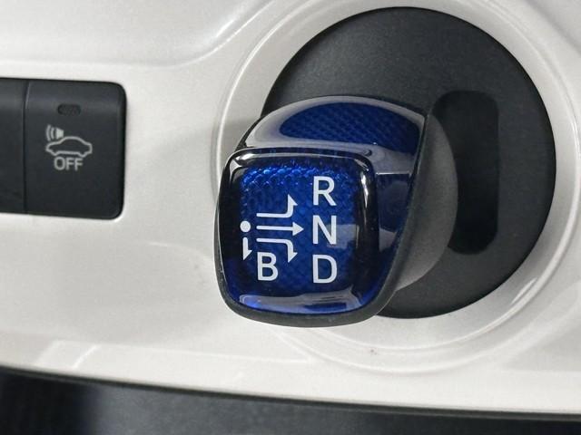 プリウス A 衝突軽減ブレーキシステム Bモニタ 記録簿有 LEDヘッド クルーズコントロール セキュリティー スマートキー パワーステアリング Iストップ ETC 1オーナー アルミホイル オートエアコン SRS(11枚目)