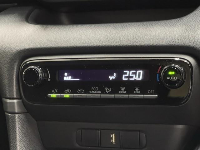 使いやすいレイアウトの空調スイッチ類です。　スイッチも大きく、気温に合わせて直感的に操作できそうですね。操作もしやすく、車内をいつでも快適に保てます。