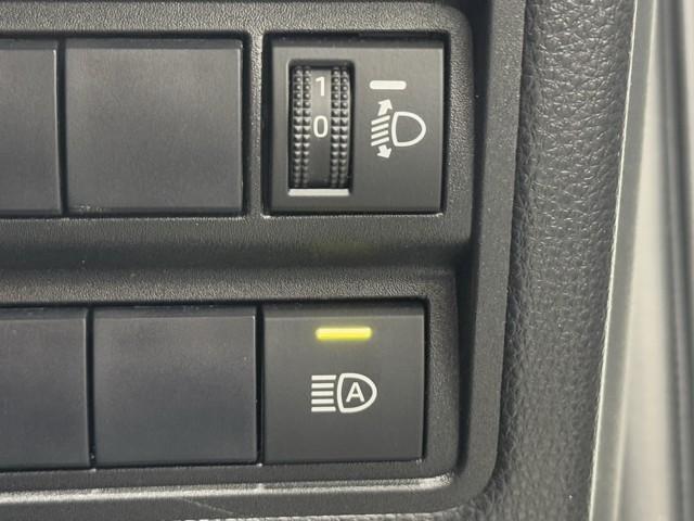 状況に応じてハイビーム／ロービームを自動的に切り替え。より明るく安全な夜間視界を確保します。