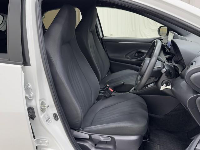 シンプルながらホールドの良いシートです。　しっかり、ホールドしてくれるシートの方が長く座っていても疲れにくいんですよ。