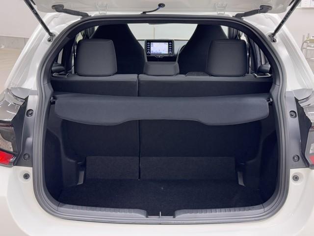 大きな開口部の荷室スペースはとても広々としています。　大きな荷物も楽々収納出来ちゃいますよ。　大は小を兼ねると言いますしスペースは大きい事に越した事はありませんね。