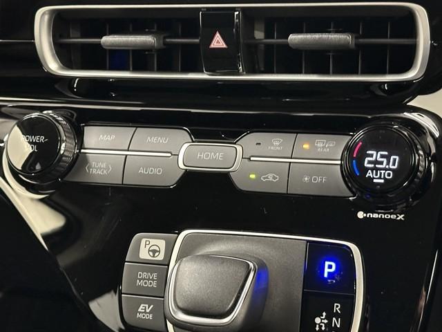 アクア Ｚ　エアロ　ＬＥＤヘッドライト　スマートキー　１００Ｖ電源　イモビライザー　アルミホイール　ドライブレコーダー　オートクルーズコントロール　点検記録簿　フルセグＴＶ　エアコン　ＥＳＣ　ナビ＆ＴＶ　ＥＴＣ（9枚目）