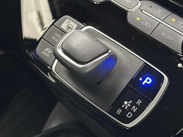 アクア Ｚ　エアロ　ＬＥＤヘッドライト　スマートキー　１００Ｖ電源　イモビライザー　アルミホイール　ドライブレコーダー　オートクルーズコントロール　点検記録簿　フルセグＴＶ　エアコン　ＥＳＣ　ナビ＆ＴＶ　ＥＴＣ（10枚目）