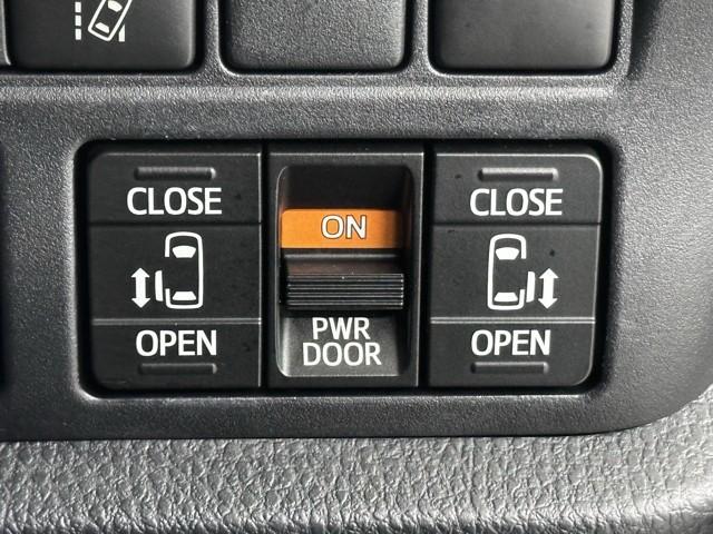 ノア ハイブリッドＳｉ　ダブルバイビー　ＬＥＤヘッドライト　クルコン　横滑り防止装置　メンテナンスノート　盗難防止システム　エアバッグ　アルミ　メモリ－ナビ　スマキー　Ｗエアコン　ＡＢＳ　ナビ＆ＴＶ　デュアルエアバッグ　ＥＴＣ　ＤＶＤ（14枚目）