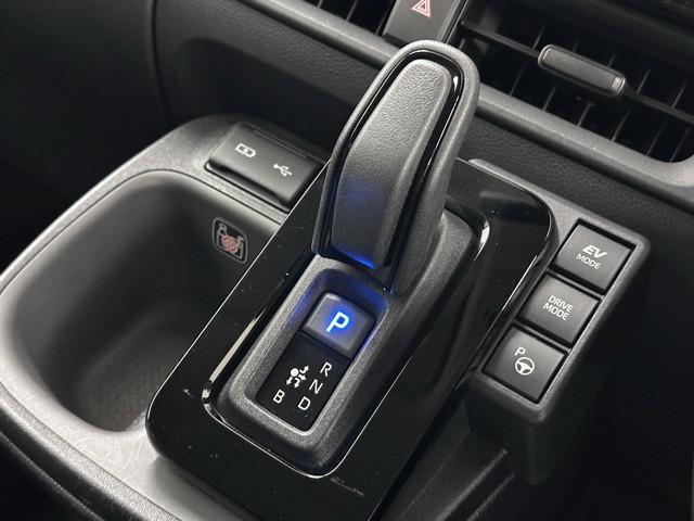 シエンタ ハイブリッドZ TSS エアバック アルミ キーレスエントリー ナビTV イモビライザー 整備記録簿 バックモニター LEDヘッドライト ETC車載器 横滑り防止 スマートキー オートエアコン サイドエアバッグ(10枚目)