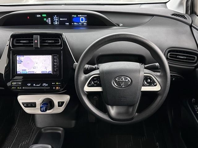 プリウス E パワーウインドウ キーレス スマートK 盗難防止システム ダブルエアバック パワーステアリング オートエアコン メモリーナビ ABS エアバック LEDヘッドランプ ナビ&TV アルミホイール 記録簿(4枚目)