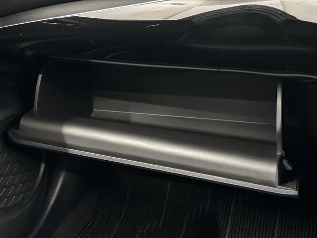 プリウス E パワーウインドウ キーレス スマートK 盗難防止システム ダブルエアバック パワーステアリング オートエアコン メモリーナビ ABS エアバック LEDヘッドランプ ナビ&TV アルミホイール 記録簿(13枚目)