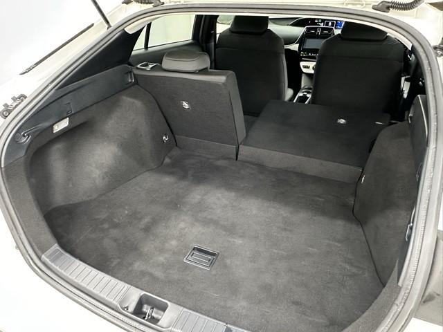 プリウス E パワーウインドウ キーレス スマートK 盗難防止システム ダブルエアバック パワーステアリング オートエアコン メモリーナビ ABS エアバック LEDヘッドランプ ナビ&TV アルミホイール 記録簿(18枚目)