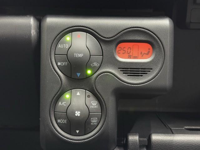 オートエアコン付きなので一度、気温を設定すれば自動的に過ごし易い温度に調整してくれますよ。　車内をいつでも快適空間にしてくれます。