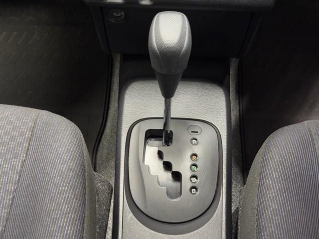 親しみやすいシフトです。　坂道や信号の多い日本では操作が簡単でいいです。　シフトチェンジしやすい所に考えられて配置されているので操作し易いですよ。