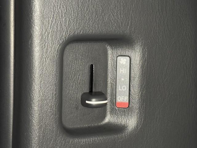 ハイエースバン スーパーＧＬ　ダークプライムＩＩ　ＬＥＤヘットライト　メモリーナビゲーション　ミュージックプレイヤー接続可　地デジ　スマキー　ＡＢＳ　フルフラット　盗難警報装置　運転席エアバッグ　リアクーラー　オートエアコン　パワーウインドウ　記録簿（12枚目）