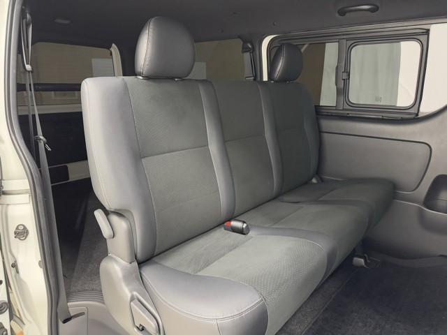 ハイエースバン スーパーＧＬ　ダークプライムＩＩ　ＬＥＤヘットライト　メモリーナビゲーション　ミュージックプレイヤー接続可　地デジ　スマキー　ＡＢＳ　フルフラット　盗難警報装置　運転席エアバッグ　リアクーラー　オートエアコン　パワーウインドウ　記録簿（17枚目）