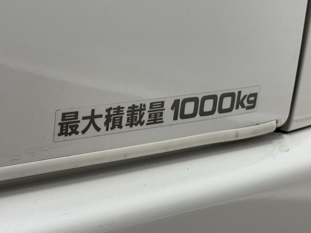 ハイエースバン スーパーＧＬ　ダークプライムＩＩ　ＬＥＤヘットライト　メモリーナビゲーション　ミュージックプレイヤー接続可　地デジ　スマキー　ＡＢＳ　フルフラット　盗難警報装置　運転席エアバッグ　リアクーラー　オートエアコン　パワーウインドウ　記録簿（19枚目）
