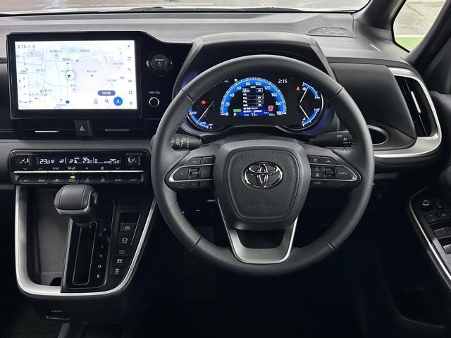 ヴォクシー ハイブリッドＳ－Ｚ　パワーウィンドウ　ＤＶＤ再生機能　インテリキー　横滑防止装置　地デジＴＶ　アクティブクルーズコントロール　フルオートエアコン　リアカメラ　エアバッグ　ＡＢＳ　１００Ｖ充電　ナビＴＶ　ＷＡＣ　キーレス（4枚目）