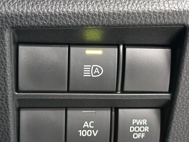 ヴォクシー ハイブリッドＳ－Ｚ　パワーウィンドウ　ＤＶＤ再生機能　インテリキー　横滑防止装置　地デジＴＶ　アクティブクルーズコントロール　フルオートエアコン　リアカメラ　エアバッグ　ＡＢＳ　１００Ｖ充電　ナビＴＶ　ＷＡＣ　キーレス（13枚目）