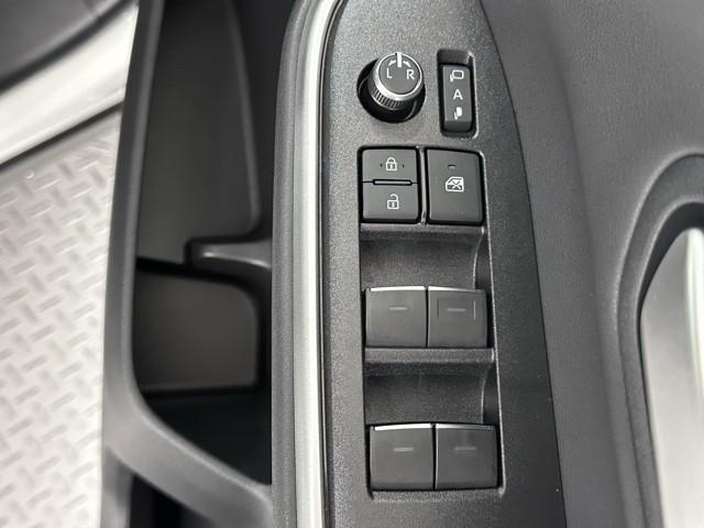 ヴォクシー ハイブリッドＳ－Ｚ　パワーウィンドウ　ＤＶＤ再生機能　インテリキー　横滑防止装置　地デジＴＶ　アクティブクルーズコントロール　フルオートエアコン　リアカメラ　エアバッグ　ＡＢＳ　１００Ｖ充電　ナビＴＶ　ＷＡＣ　キーレス（15枚目）