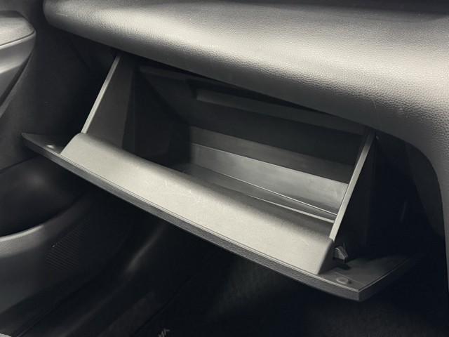 ヤリスクロス Ｇ　ＥＴＣ装備　リヤカメラ　点検記録簿　スマートエントリー　イモビライザー　オートエアコン　アルミホイール　キーレス　パワーウィンドウ　クルコン　ＡＢＳ　ドライブレコーダー　エアバッグ　パワーステアリング（9枚目）