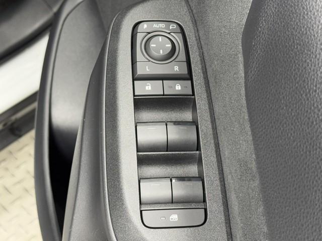 ヤリスクロス Ｇ　ＥＴＣ装備　リヤカメラ　点検記録簿　スマートエントリー　イモビライザー　オートエアコン　アルミホイール　キーレス　パワーウィンドウ　クルコン　ＡＢＳ　ドライブレコーダー　エアバッグ　パワーステアリング（10枚目）