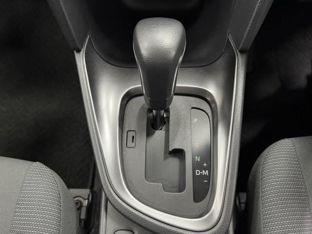 ヤリスクロス Ｇ　ＥＴＣ装備　リヤカメラ　点検記録簿　スマートエントリー　イモビライザー　オートエアコン　アルミホイール　キーレス　パワーウィンドウ　クルコン　ＡＢＳ　ドライブレコーダー　エアバッグ　パワーステアリング（12枚目）