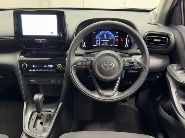 ヤリスクロス Ｇ　ＥＴＣ装備　リヤカメラ　スマートエントリー　イモビライザー　オートエアコン　アルミホイール　キーレス　パワーウィンドウ　クルコン　ＡＢＳ　ドライブレコーダー　エアバッグ　パワーステアリング（4枚目）