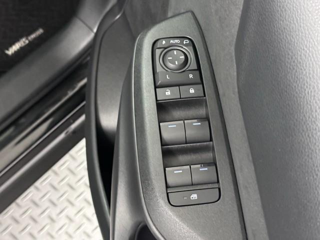 ヤリスクロス Ｇ　ＥＴＣ装備　リヤカメラ　点検記録簿　スマートエントリー　イモビライザー　オートエアコン　アルミホイール　キーレス　パワーウィンドウ　クルコン　ＡＢＳ　ドライブレコーダー　エアバッグ　パワーステアリング（13枚目）