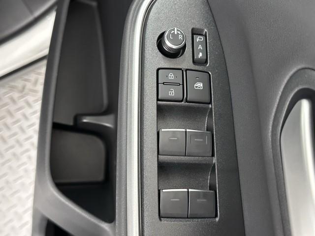 ヴォクシー ハイブリッドS-Z パワーウィンドウ DVD再生機能 インテリキー 横滑防止装置 地デジTV アクティブクルーズコントロール フルオートエアコン リアカメラ エアバッグ ABS 100V充電 ナビTV WAC キーレス(15枚目)