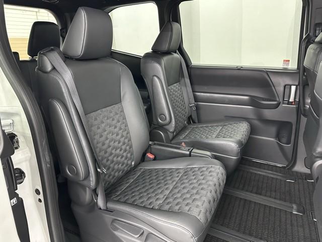 ヴォクシー ハイブリッドS-Z パワーウィンドウ DVD再生機能 インテリキー 横滑防止装置 地デジTV アクティブクルーズコントロール フルオートエアコン リアカメラ エアバッグ ABS 100V充電 ナビTV WAC キーレス(17枚目)