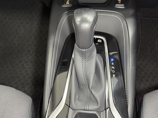 カローラ ハイブリッド　Ｓ　スマートキ　ｉストップ　横滑り防止機能　ＬＥＤヘッドライト　ミュージックプレイヤー接続可　盗難防止装置　キーレス　オートエアコン　クルコン　リヤカメラ　メモリナビ　パワーステアリング　ＡＷ　ＡＢＳ（10枚目）