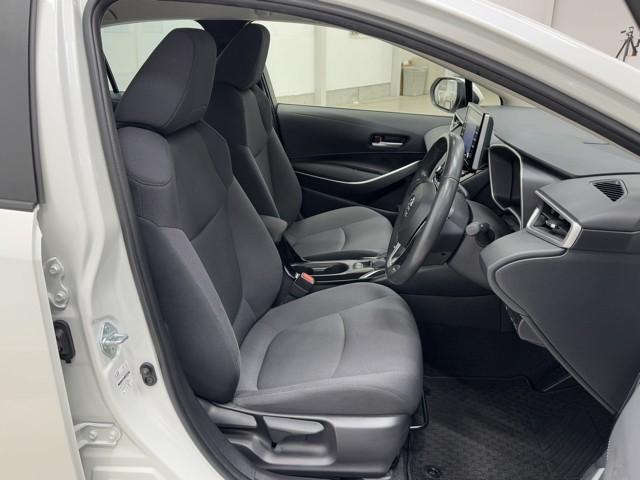 カローラ ハイブリッド　Ｓ　スマートキ　ｉストップ　横滑り防止機能　ＬＥＤヘッドライト　ミュージックプレイヤー接続可　盗難防止装置　キーレス　オートエアコン　クルコン　リヤカメラ　メモリナビ　パワーステアリング　ＡＷ　ＡＢＳ（14枚目）