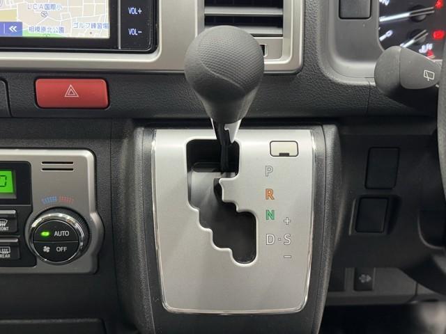 ハイエースバン ロングスーパーGL Wエアコン Wエアバック Bカメラ LEDライト パワーウインドウ 横滑防止 フルセグテレビ DVD視聴可 キーレスエントリー メモリーナビ オートエアコン ETC パワーステ 記録簿有 ABS(13枚目)