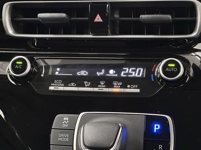 アクア Ｇ　ワンオーナ　ＶＳＣ　衝突軽減ブレーキ　メモリナビ　アイドルストップ　バックモニター　ＬＥＤ　クルーズコントロール　スマートキー　ＥＴＣ車載器　ＡＣ１００Ｖ　ドライブレコーダー　ナビ　パワーウィンドウ（8枚目）