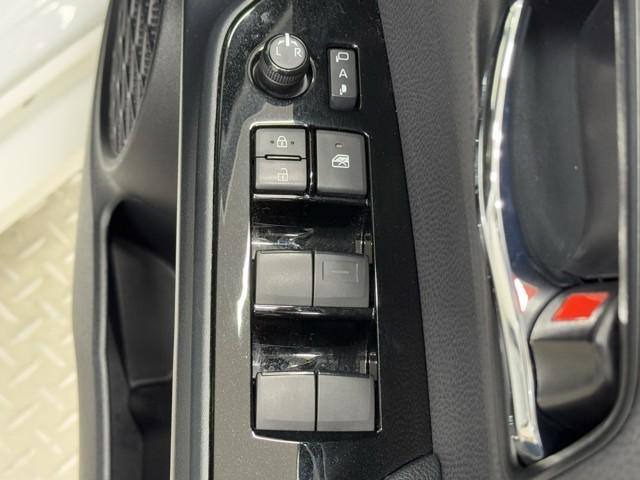 プリウス Ｓ　１００Ｖ　取説記録簿　アイスト　ＥＳＣ　スマートキ－　メモリーナビゲーション　ＬＥＤヘッドライト　ＥＴＣ車載器　フルオートエアコン　ナビ　クルーズコントロール　エアバッグ　イモビ　パワーウインドウ（9枚目）