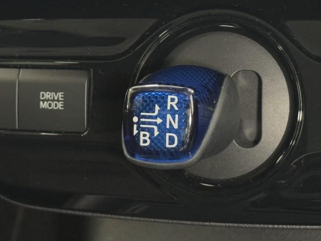 プリウス Ｓ　１００Ｖ　取説記録簿　アイスト　ＥＳＣ　スマートキ－　メモリーナビゲーション　ＬＥＤヘッドライト　ＥＴＣ車載器　フルオートエアコン　ナビ　クルーズコントロール　エアバッグ　イモビ　パワーウインドウ（12枚目）