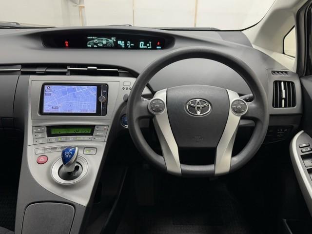 プリウス Sツーリングセレクション アイドリングST スマキ- Bカメ 地デジフルセグ 整備記録簿 サイドエアバッグ アルミ装備 イモビライザー メモリ-ナビ キーレス Wエアバック LEDランプ 横滑り防止機能 パワステ エアB(4枚目)