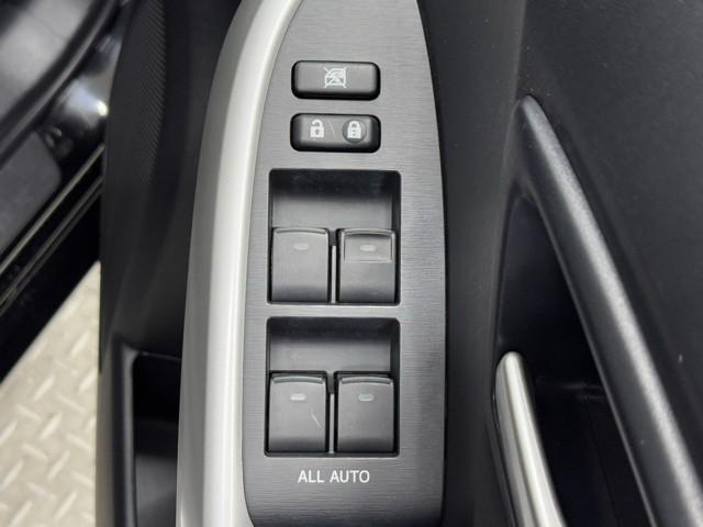 プリウス Sツーリングセレクション アイドリングST スマキ- Bカメ 地デジフルセグ 整備記録簿 サイドエアバッグ アルミ装備 イモビライザー メモリ-ナビ キーレス Wエアバック LEDランプ 横滑り防止機能 パワステ エアB(12枚目)