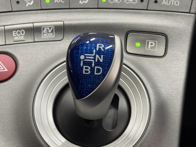 プリウス Sツーリングセレクション アイドリングST スマキ- Bカメ 地デジフルセグ 整備記録簿 サイドエアバッグ アルミ装備 イモビライザー メモリ-ナビ キーレス Wエアバック LEDランプ 横滑り防止機能 パワステ エアB(13枚目)