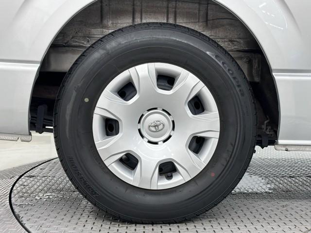 �z�C�[���L���b�v�t�ł��B�@�z�C�[���̏�ɃJ�o�[��t���Ă��܂��B�@�f�U�C���̎����l�����Ă��܂����A��͂̂��Ƃ��l�����Ă����ł���B