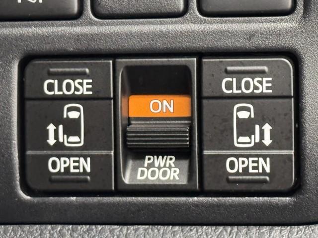 エスクァイア ハイブリッドGi Rカメラ AAC ナビ&TV リアエアコン 記録簿付き 地デジ アイドルストップ クルーズコントロール LEDライト キーレスエントリー スマートキー付 DVD再生可 エアバック 横滑防止装置 ETC(13枚目)