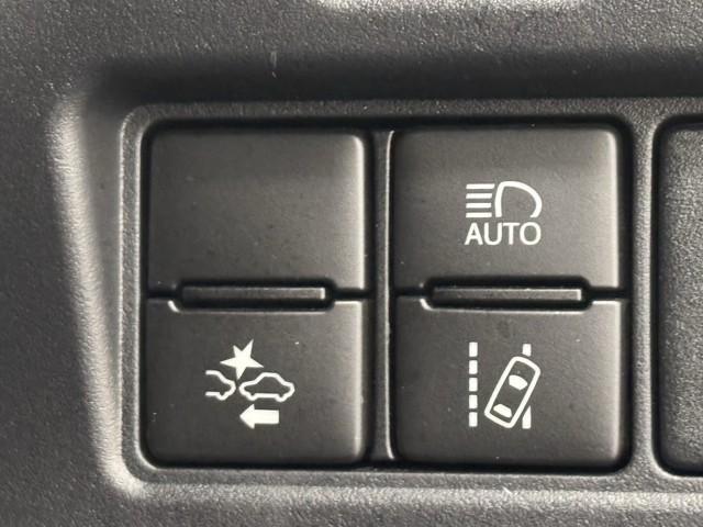 エスクァイア ハイブリッドGi Rカメラ AAC ナビ&TV リアエアコン 記録簿付き 地デジ アイドルストップ クルーズコントロール LEDライト キーレスエントリー スマートキー付 DVD再生可 エアバック 横滑防止装置 ETC(14枚目)