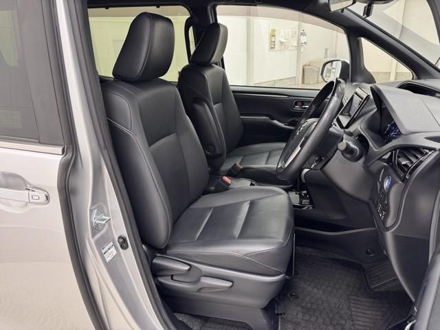 エスクァイア ハイブリッドGi Rカメラ AAC ナビ&TV リアエアコン 記録簿付き 地デジ アイドルストップ クルーズコントロール LEDライト キーレスエントリー スマートキー付 DVD再生可 エアバック 横滑防止装置 ETC(16枚目)