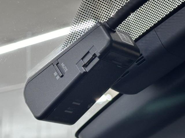 プリウス Ｓセーフティプラス　衝突回避システム　Ｂモニター　ドラレコ付き　定期点検記録簿　ＬＥＤライト　クルコン　ＥＴＣ装備　スマートＫＥＹ　ナビＴＶ　イモビライザー　横滑り防止機能　ＰＷ　カーテンエアバッグ　キーレスエントリー（13枚目）