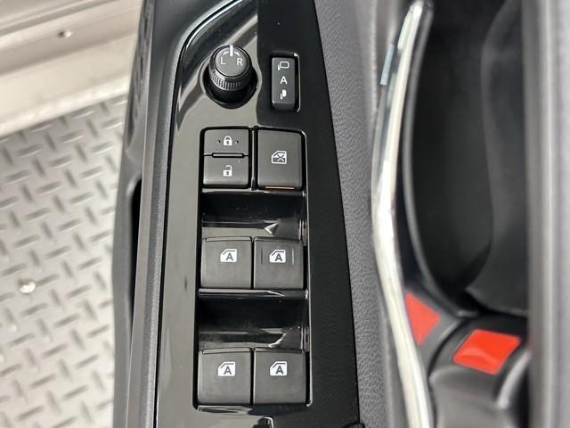 プリウス Ｓセーフティプラス　衝突回避システム　Ｂモニター　ドラレコ付き　定期点検記録簿　ＬＥＤライト　クルコン　ＥＴＣ装備　スマートＫＥＹ　ナビＴＶ　イモビライザー　横滑り防止機能　ＰＷ　カーテンエアバッグ　キーレスエントリー（16枚目）