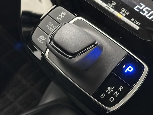 ���삵�₷���`�s�V�t�g�ł��B�@�V�t�g�`�F���W���C�ɂ��Ȃ��Ă����̂ŉ^�]�����ɏW���ł��܂��ˁB�@���R�Ǝ�ɓ͂��Ƃ���ɂ���A��ɂȂ��ތ`��̃V�t�g�m�u�������ł��ˁB