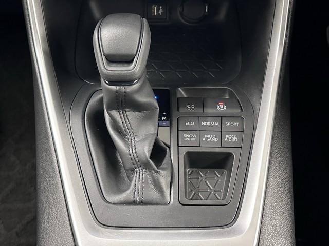 ＲＡＶ４ Ｘ　フルセグテレビ　点検記録簿　ドライブレコーダー　ミュージックプレイヤー接続可　バックカメラ　クルコン　スマートキー　ＥＴＣ　４ＷＤ　盗難防止装置　カーテンエアバッグ　ＡＢＳ　キーフリ　エアバッグ（9枚目）