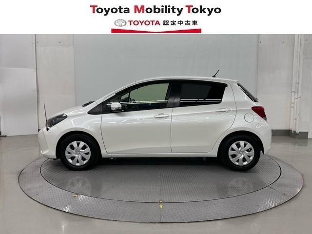 ヴィッツ Ｆ　衝突被害軽減装置　アイドリングストップ車　パワーウィンドウ　エアバック　Ｗエアバック　エアコン　横滑り防止装置　キーレスキー　整備記録簿　パワステ　ワンセグＴＶ　ナビ・ＴＶ　メモリーナビゲーション（3枚目）